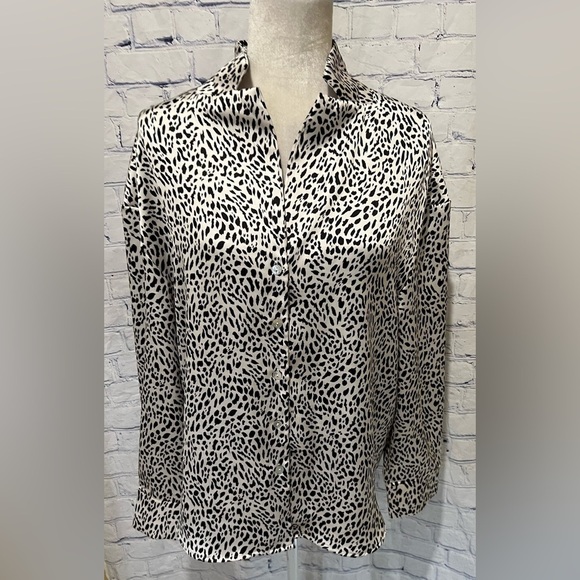 Rachel Zoe Tops - Rachel Zoe Women's Black and White Animal Print Button Down Silk Top  Size Large